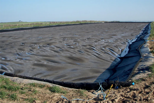 Bassin isolation de terres polluées